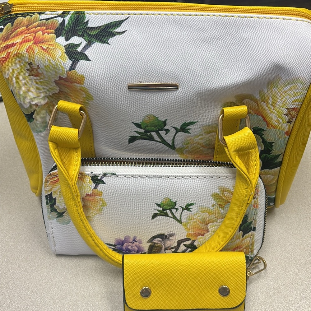 "HOST PICK" NWOT..SUNNY FLORAL HANDBAG with WALLET & KEY CASE
